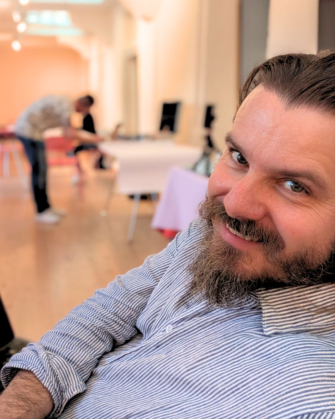 Florian Wieser in seinem Praxisumfeld